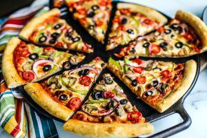 Olive-infused vegetarian pizza with EVOO